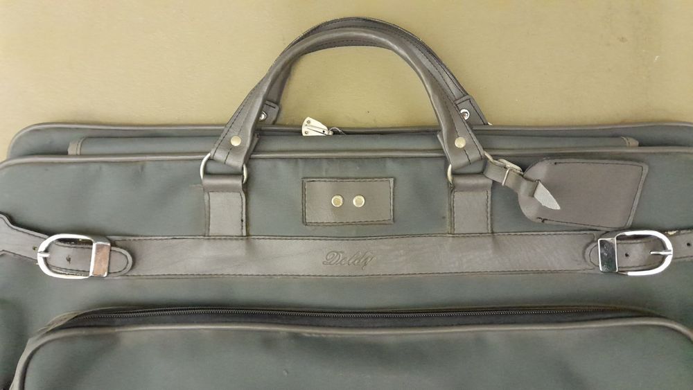 Mala Cinzenta para Fatos e Camisas