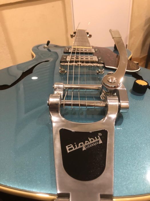 Gretsch G2622T.