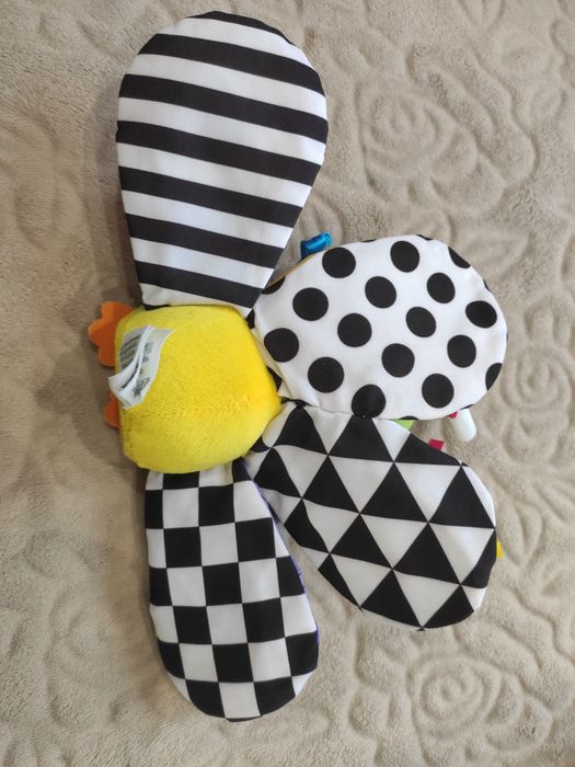 Продам іграшку підвіску Павич з пищалкою Lamaze