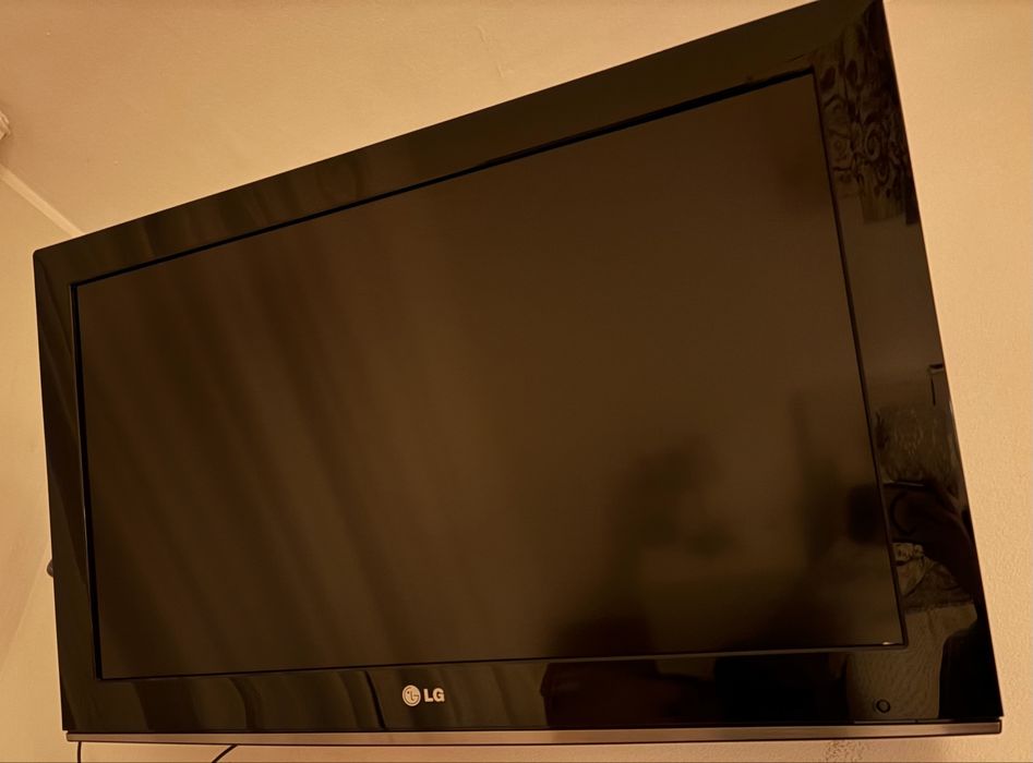 TV LG 32’’  81,3 cm  HD + Suporte Parede