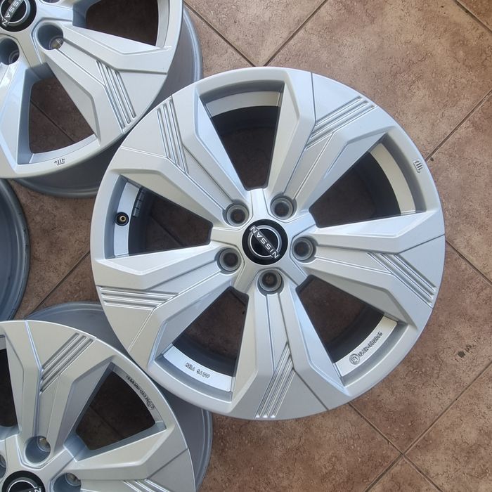 Диски Nissan R18 5x114.3 7.5j ET45 ЦО 66.1 оригінал стан нових