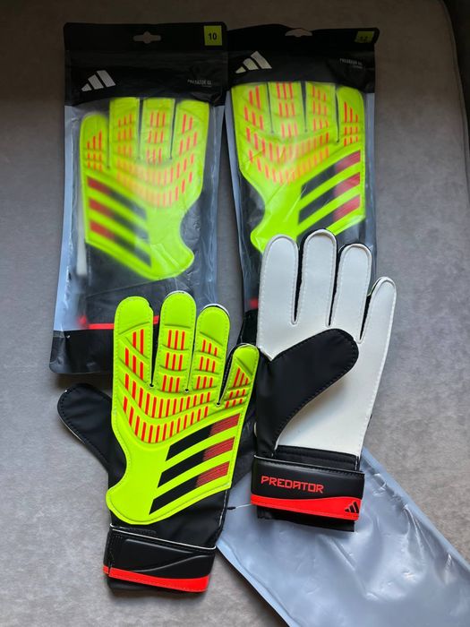 Вратарские перчатки Adidas Predator 10/12 размер