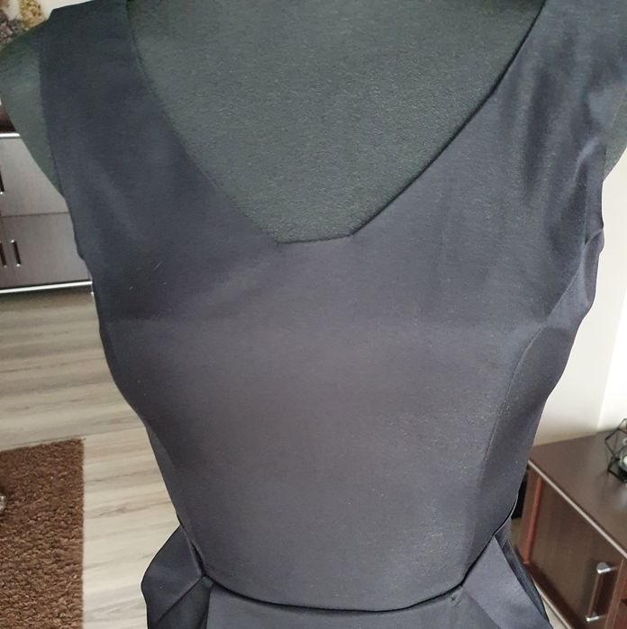 Czarna gładka elegancka sukienka z kieszonkami xs studniówka