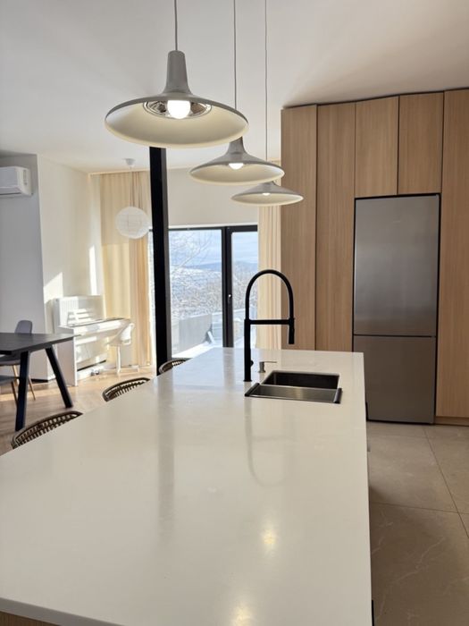 Здається 4 кімн + кухня-студія в новобудові