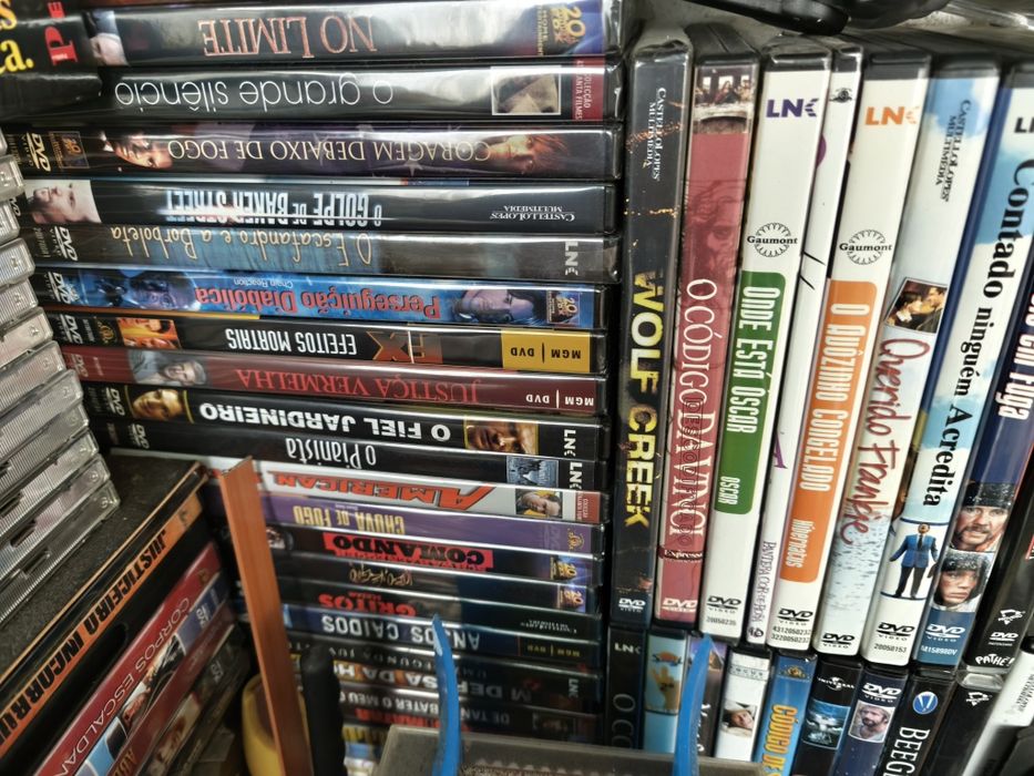 Filmes DVD ainda embalados