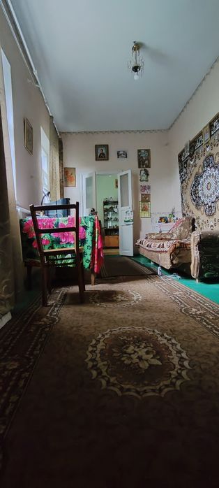 Продаж будинку  з окремим подвір'ям .