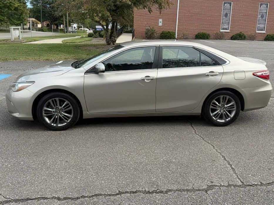 Toyota Camry      2016