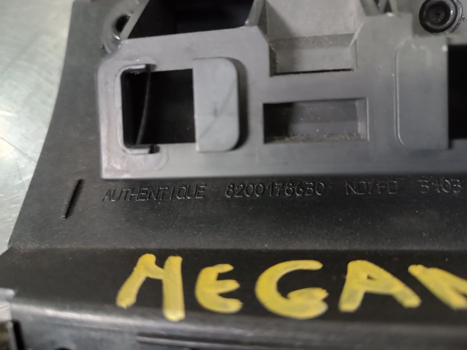 Moldura da Consola Central / Rádio / Aro RENAULT MEGANE II - 8200178630