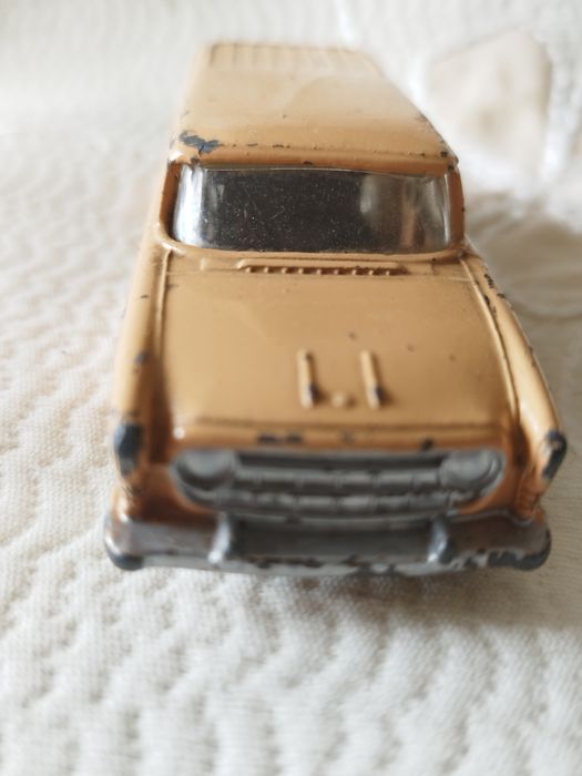 Dinky Toys Nash Rambler (referência 173) fabricado pela Meccano Ltd em Inglaterra.