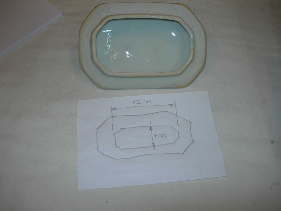 Tampa de terrina.  Porcelana. Medidas nas fotos.