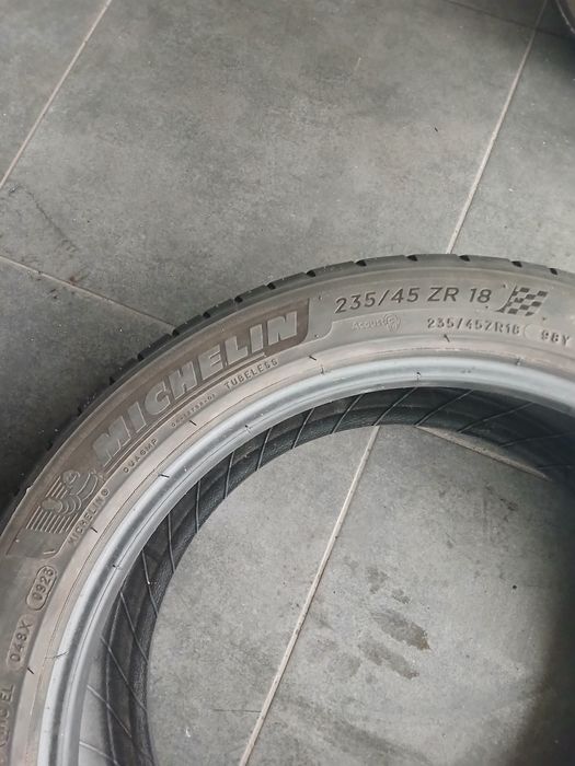 2 pneus 235 45 r18 Michelin TO