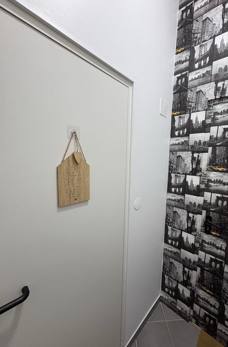 Loja / Escritório Renovado – 12 m² – Montras para a Rua