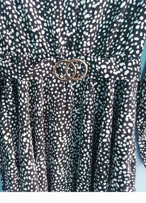 Apricot asymetryczna sukienka z ozdobnym paskiem