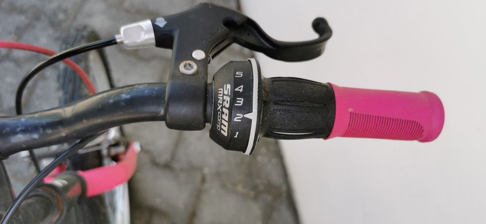 Bicicleta criança. Roda 20, marca BTWIN