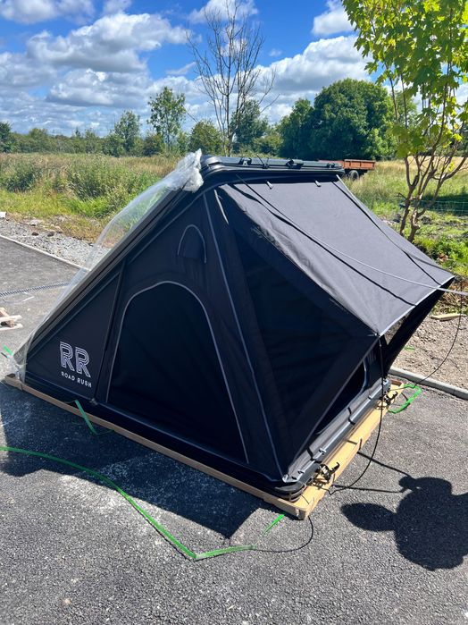 Tenda overland rígida com isolamento térmico