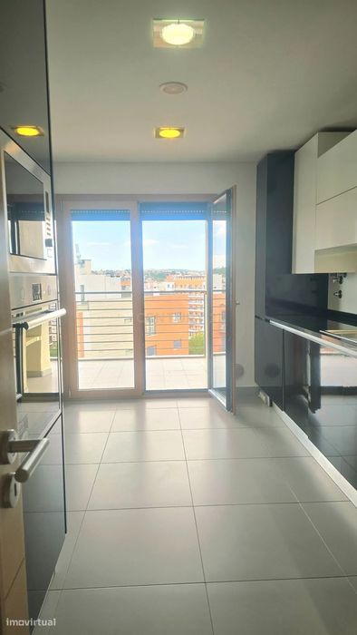 T3 for Rent – Enclosed Parking for 2 Cars | Colinas do Cruzeiro – Odivelas