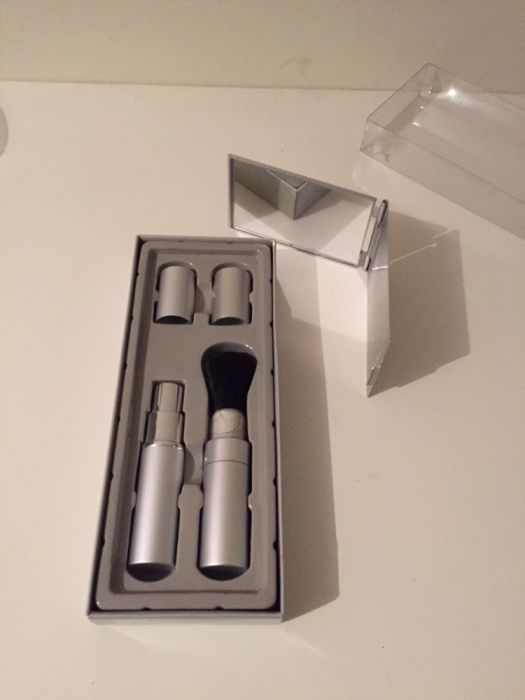 Wallet Set with Mirror, Brush, and Perfume Bottle64285184820866122