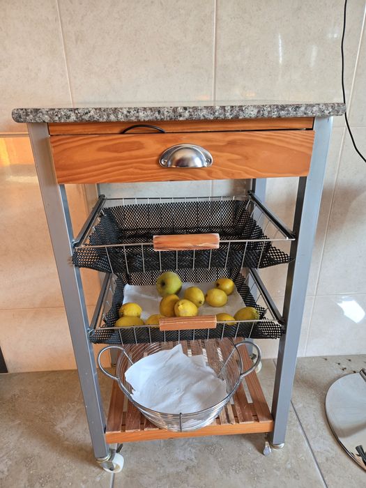 Carrinho de Cozinha com Tampo em Pedra – Muito Estimado