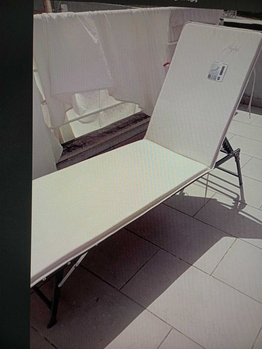 Espreguiçadeira com várias posições e almofada nunca usada!