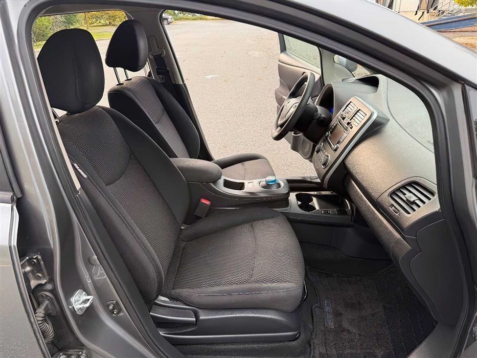 Nissan LEAF      2016
