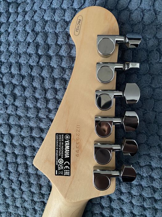 YAMAHA Pacifica 112j OVS та комбік mooer hornet 15w