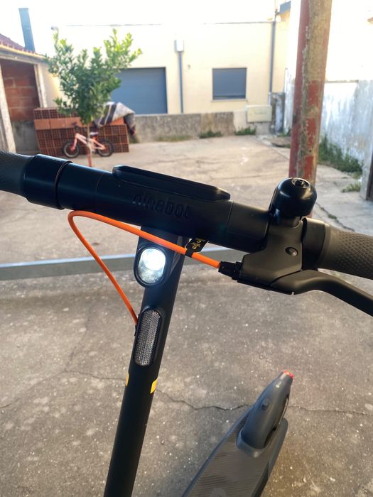 Trotinete Elétrica Segway-Ninebot E2 Pro – Apenas 2 Meses de Uso (Como Nova)