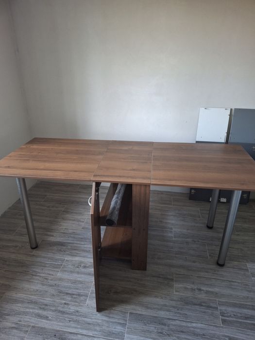 Продам стол книжку, комод с зеркалом