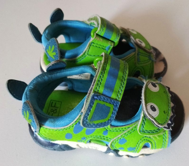 Sandałki zielone F＆F rozmiar 20 (4) długość wewnętrzna 12,5 cm