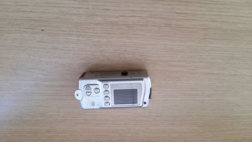 Small digital camera64585243468803120