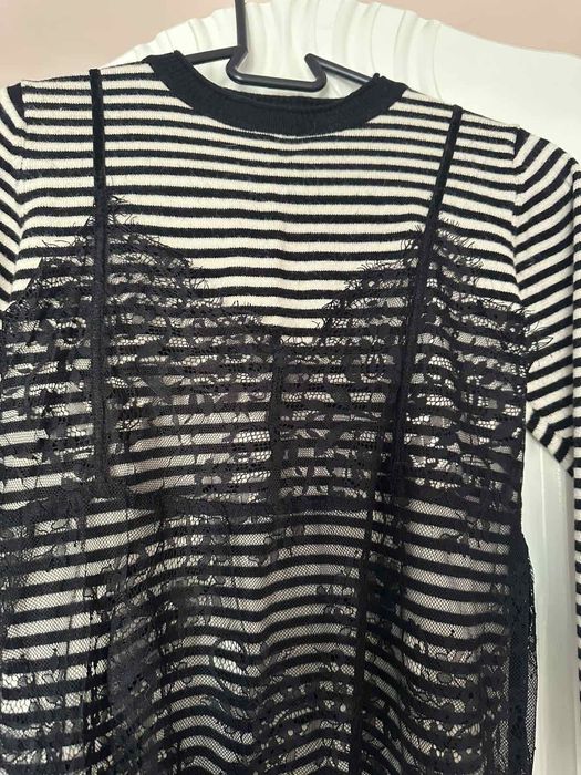 Платье полосатое с кружевом оригинальное