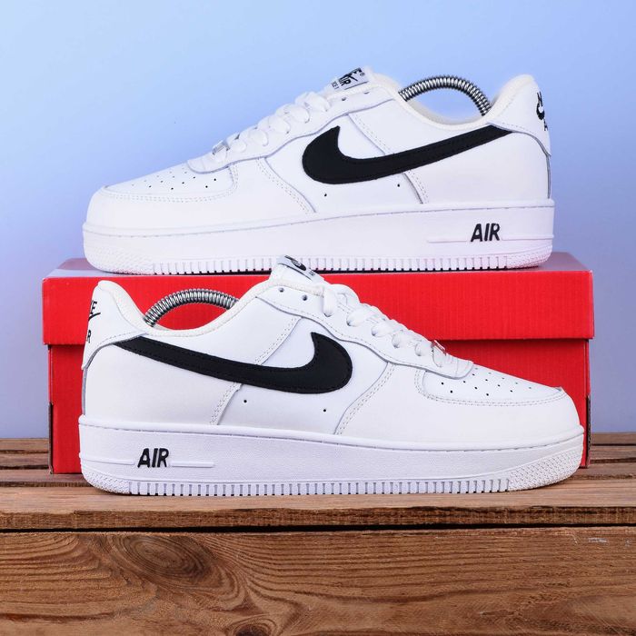 (2300) Кросівки Nike Air Force білі з чорним лого (42-45) найк найки