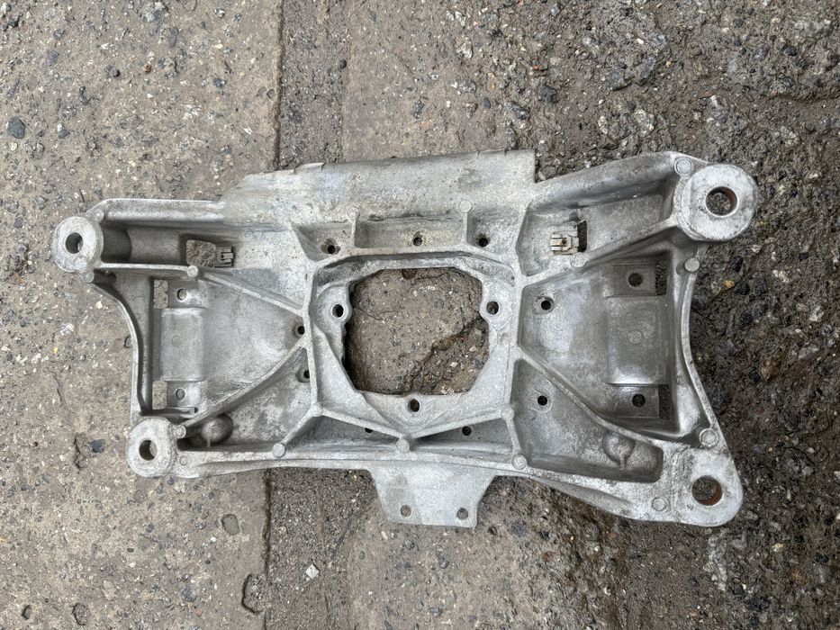 Кронштейн коробки передач Porsche Macan 95B 3.0 бензин OEM 95B399263