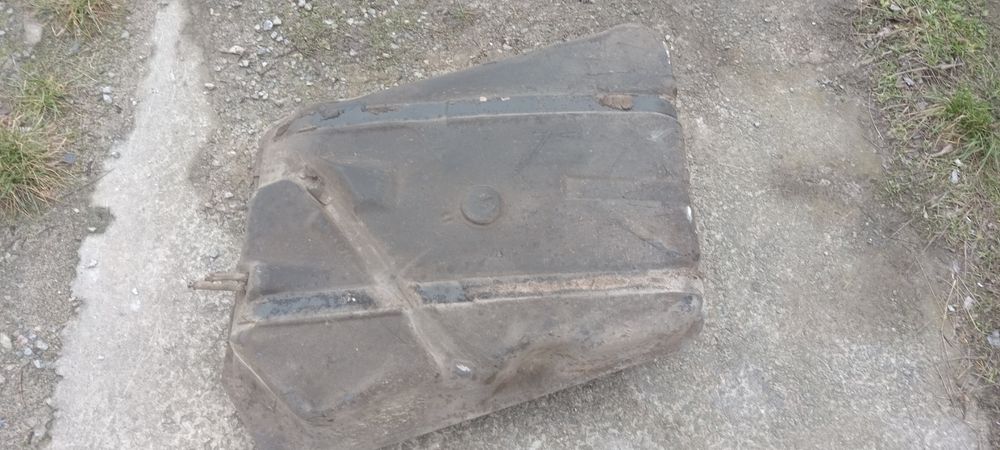 Бак для автомобіля ауді 
Ціна 500! Знаход