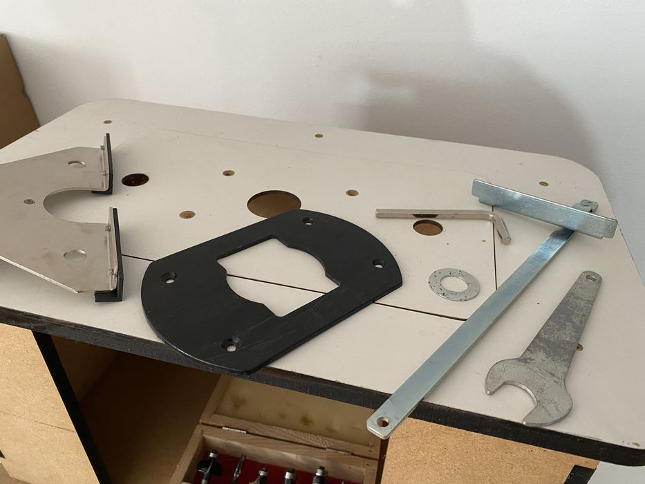 Tupia como nova com bancada de trabalho portátil