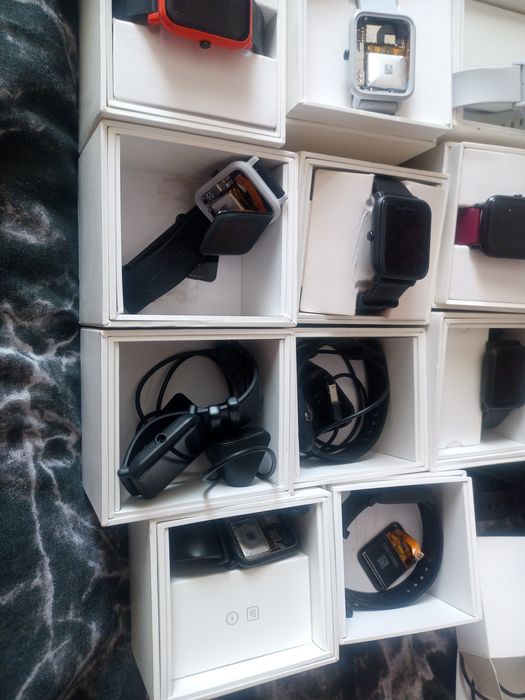 Лот 1 часов Amazfit.