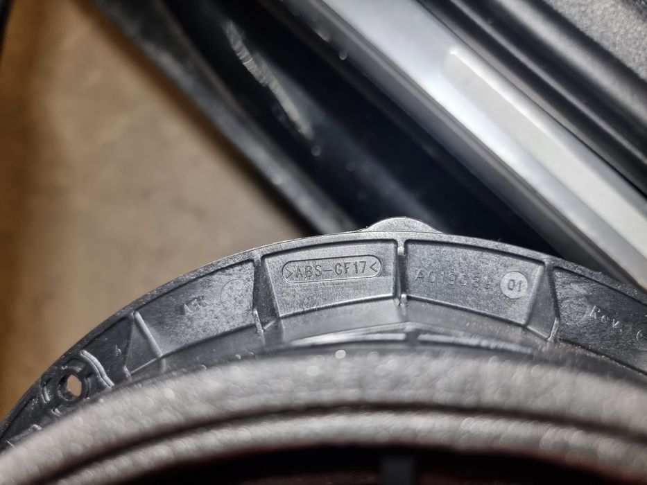 Sprzedam głośnik audi a4b9
