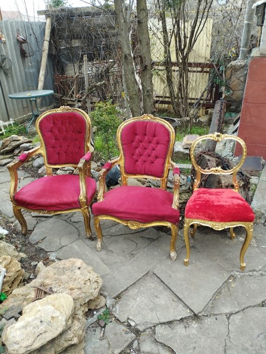 Стулья.  Старинные.    . Кушетка.    Мебель  старинная