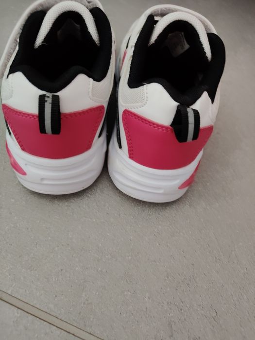 Snaykersy świecące diody