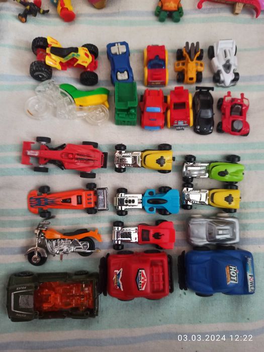 продам игрушки из киндер сюрприза
