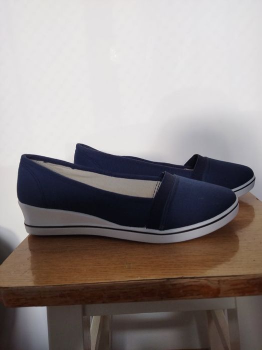 Buty damskie jesienne letnie krótkie na koturnie