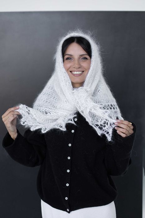 Chusta wełniana biała – Handmade z naturalnej wełny koziej