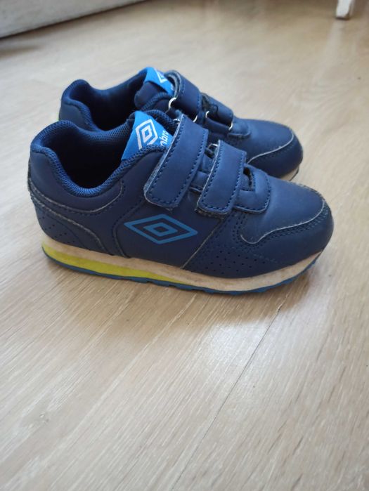 Adidasy Umbro chłopięce r. 27