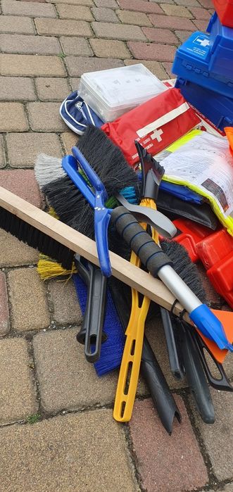 Комплект автомобіліста знак аварійний жилетка вогнегасник аптечка