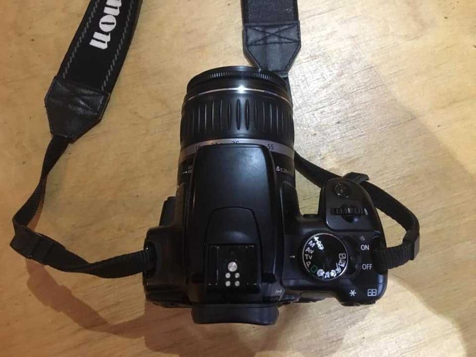 Máquina fotográfica Canon EOS 400D com 4 lentes e mala