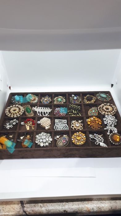 Винтажные броши.