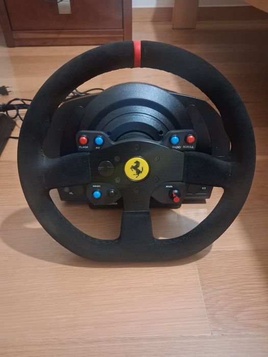 Volante Thrustmaster + Pedais T3PM (3 Pedais de Metal) PS5 / PS3 / PC