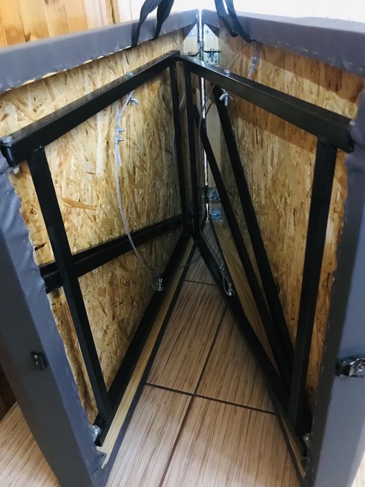 Массажная кушетка.