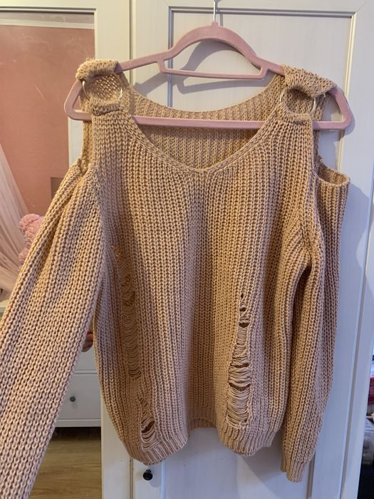 Nowy sweterek sweter brudny róż odkryte ramiona