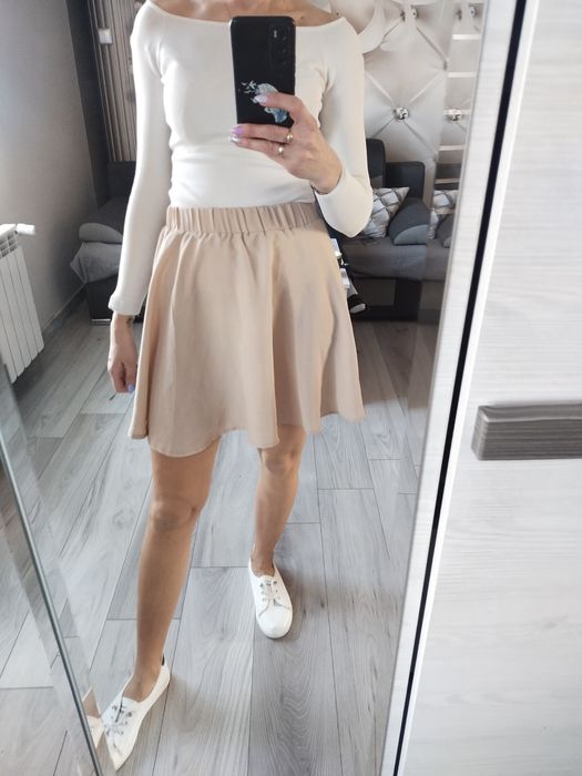 Beżowa zwiewna spódniczka na gumce