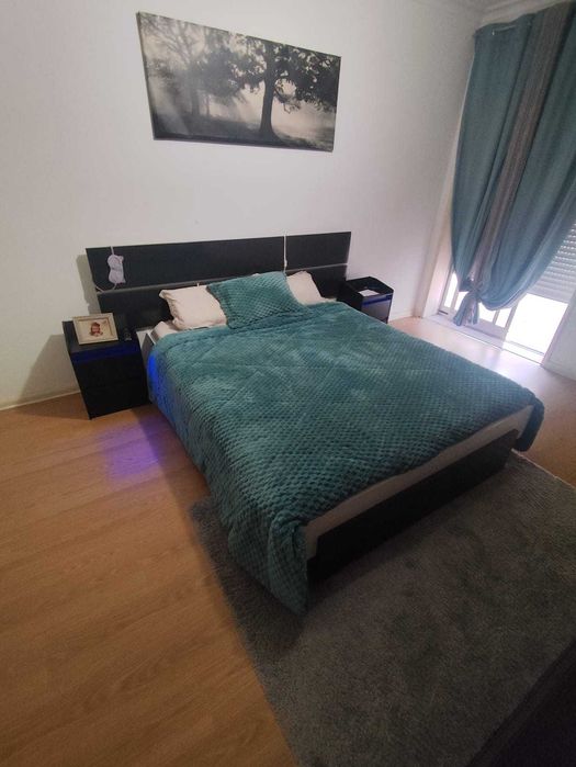 Cama de casal 180 por 2 / colchão e estrado